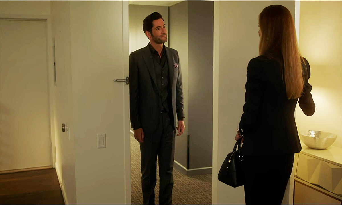 S3ep05 Charlotte Invites Lucifer Into Her Home
