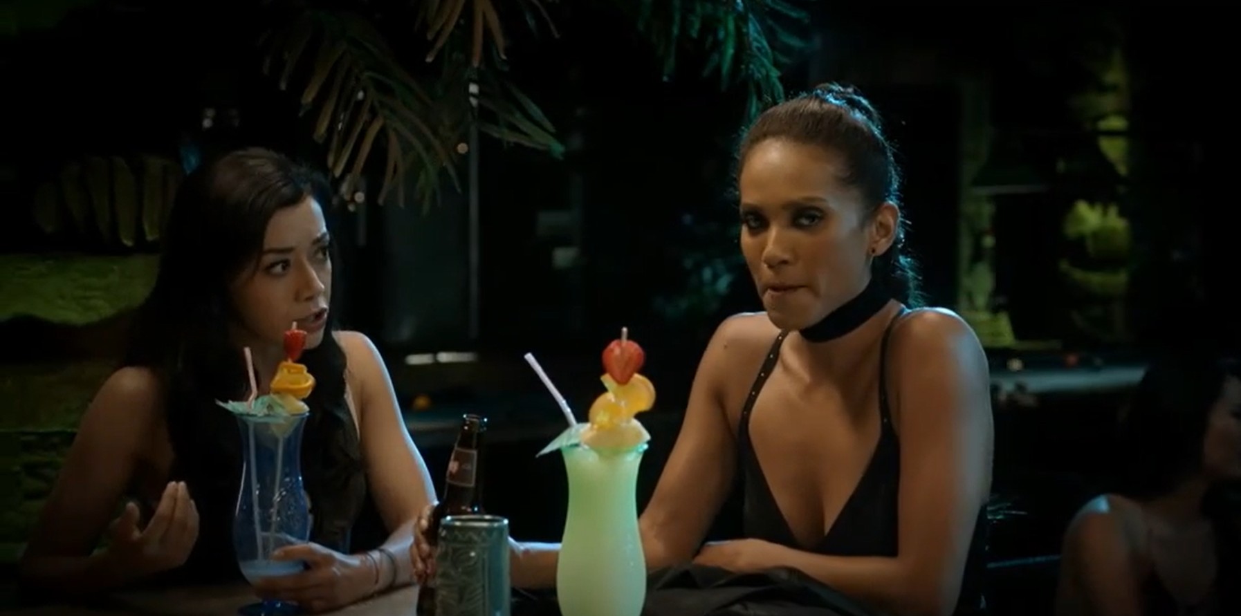 s2ep04-female-bonding-at-a-tiki-bar