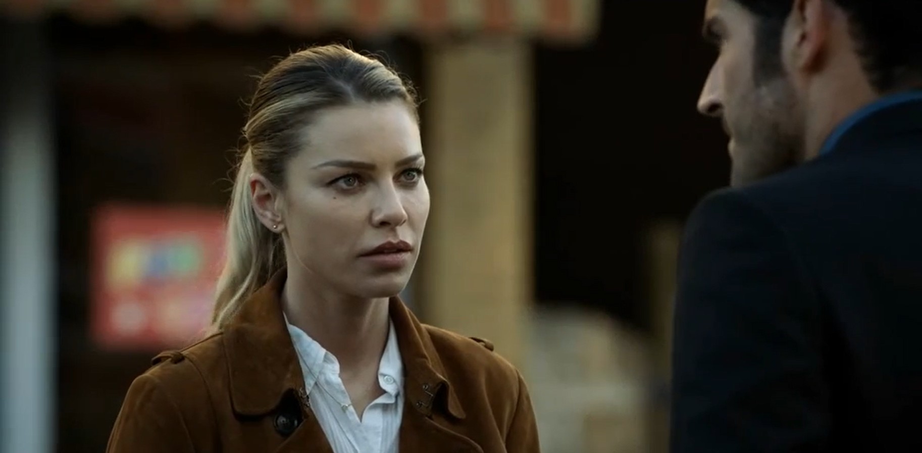 s2ep01-lucifer-and-chloe-discuss-case-by-corvette