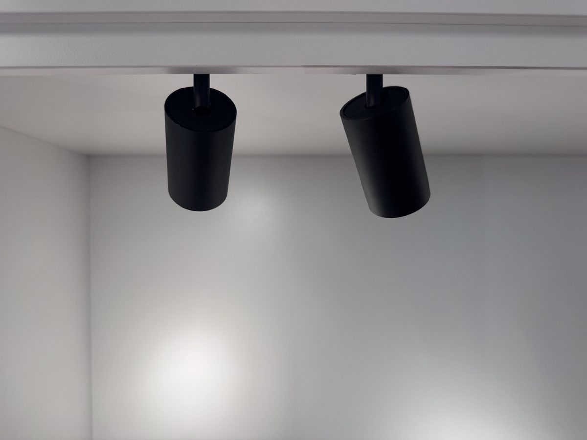 VV Spot 2 — ceiling mounted, beam effect