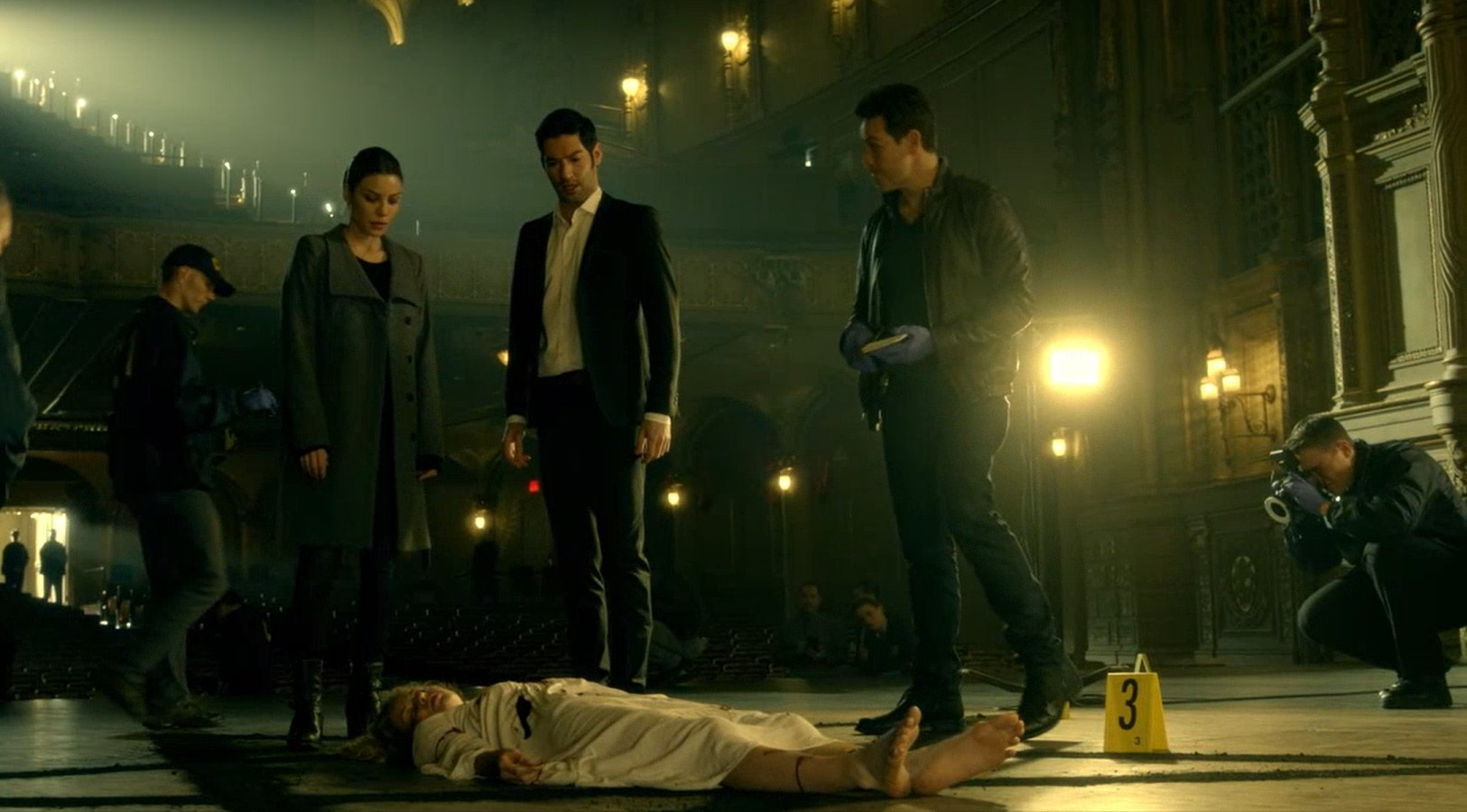 s1ep12-lucifer-at-crime-scene