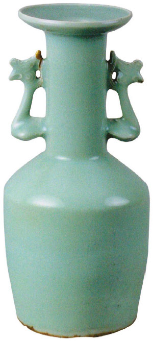 Longquan Celadon Vase, Southern Song dynasty. Kuboso Memorial Museum of Arts, Osaka, Japan. Classified as a Japanese national treasure.