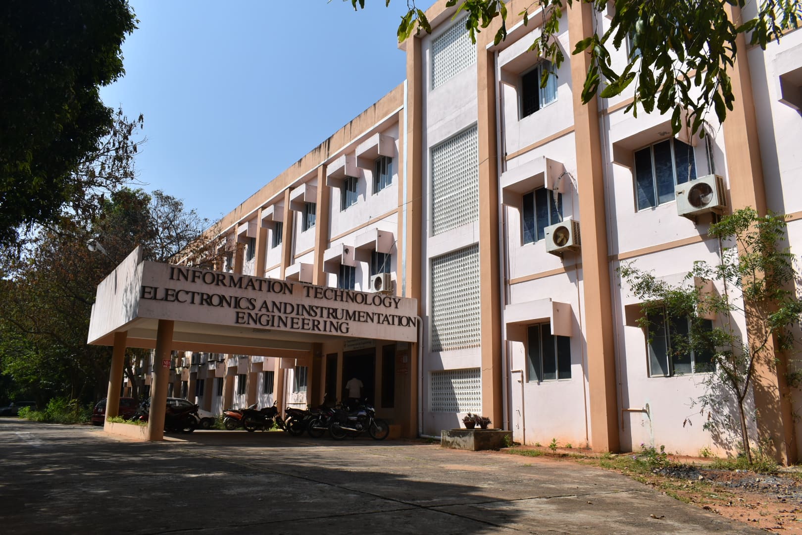 Puducherry Technological University Image