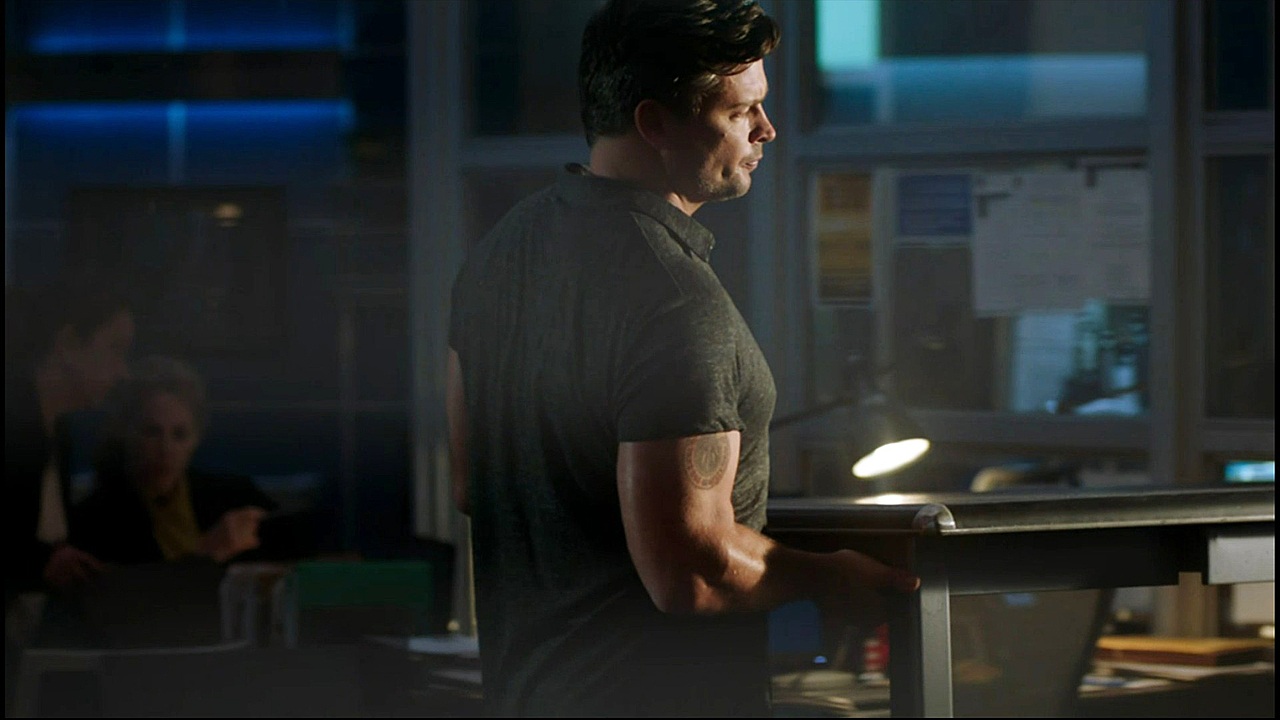 S3ep09 Chlose Sees Marcus Looking Buff