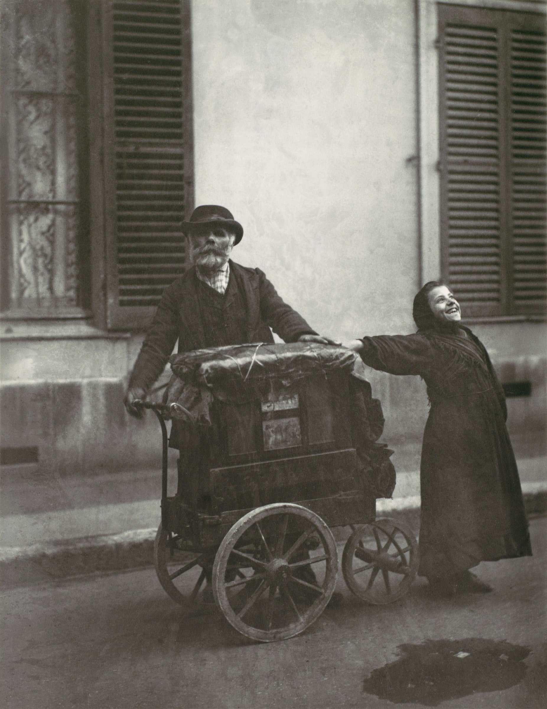 Eugène Atget, Street Musicians, 1898–99