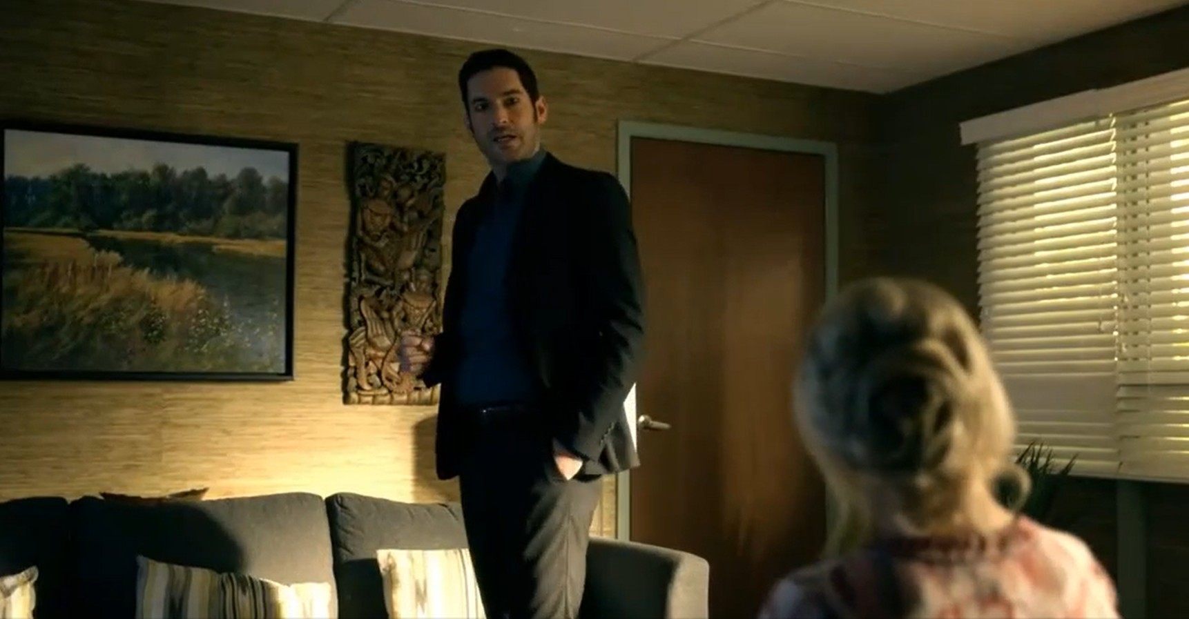 s2ep01-lucifer-tells-dr-linda-origin-story