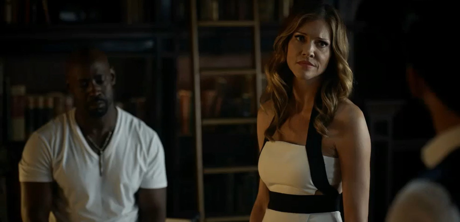 s2ep03-lucifer-gives-the-goddess-her-punishment