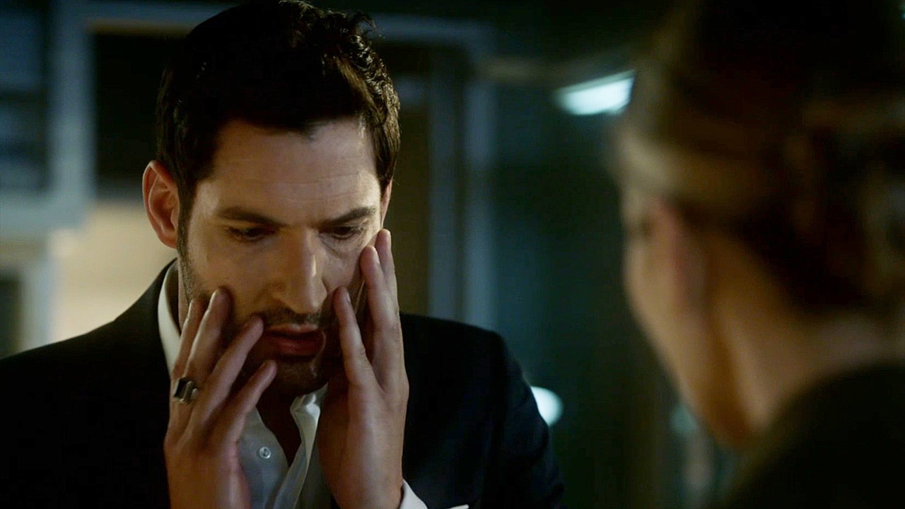 S3ep01 Lucifer Tries To Reveal His Devil Face To Chloe