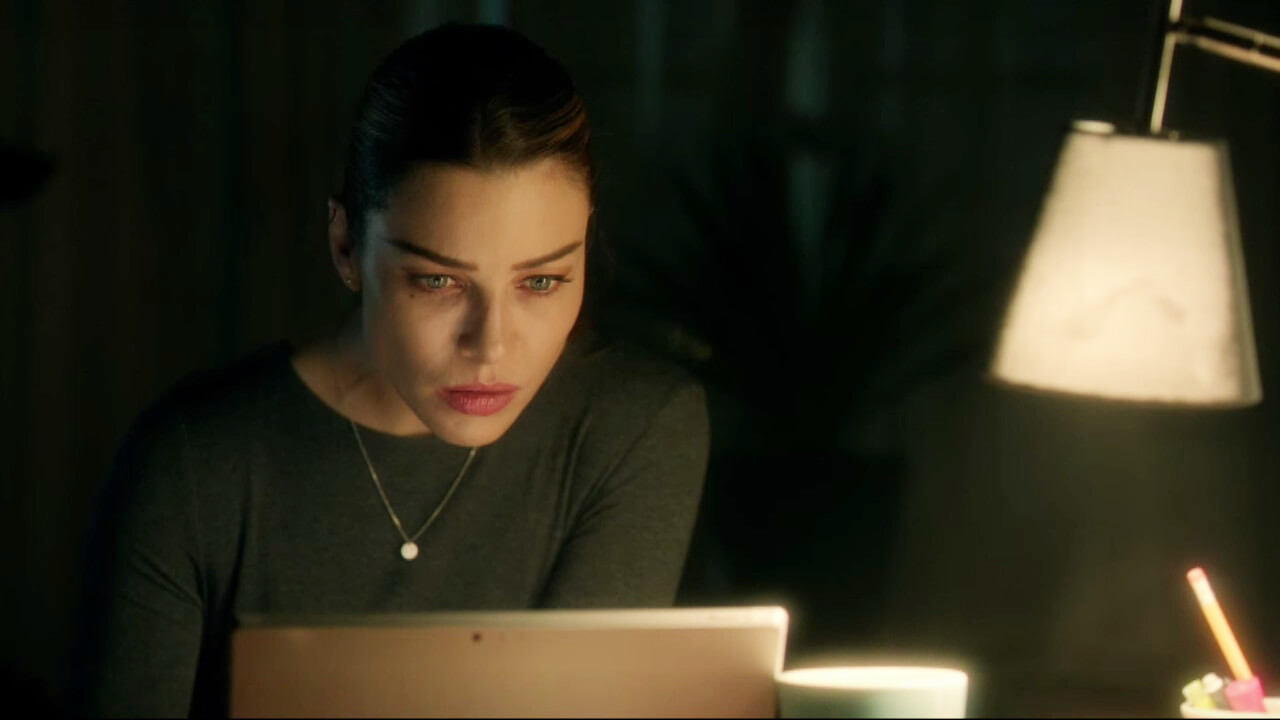s1ep03-chloe-watching-footage