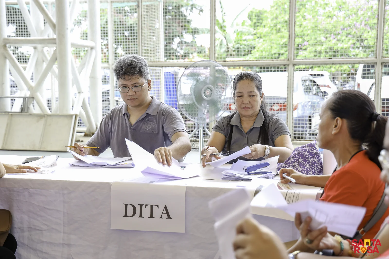 Solo Parents sa Santa Rosa, nakatanggap ng bigas sa ilalim ng Rice Distribution Project