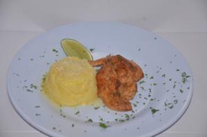 KID SIZE PECHUGA A LA PLANCHA CON PURE DE PAPA