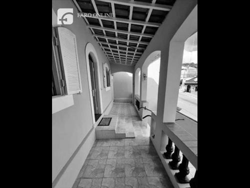 Imóvel residencial de 95 m² construída em terreno de 150 m², localizada na Rua Quintino Bocaiúva, 2...
