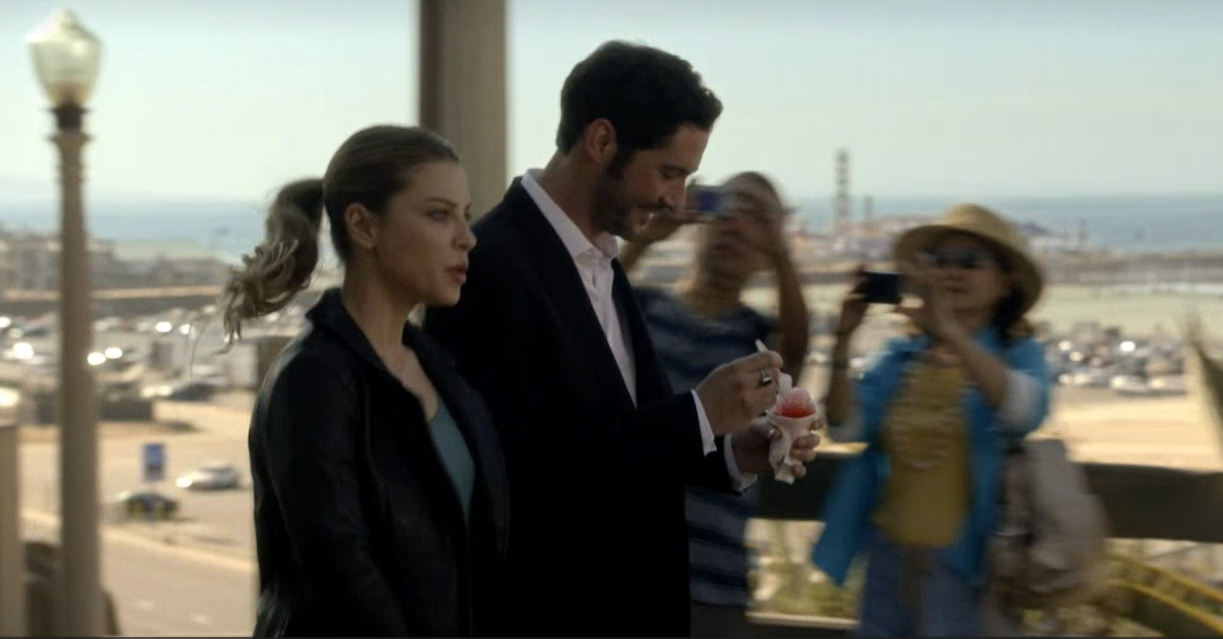 s1ep06-lucifer-chloe-with-snowcone