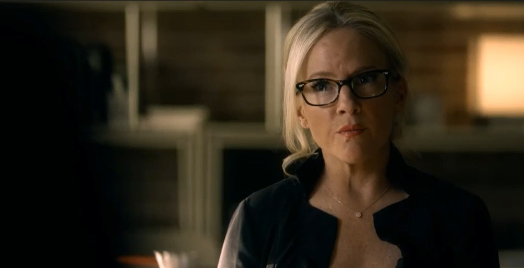 s2ep01-lucifer-outlines-current-situations-for-dr-linda
