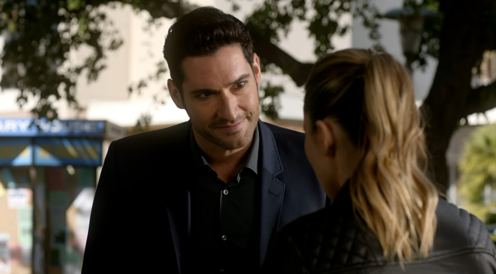 s2ep12-lucifer-tries-his-desire-power-on-chloe