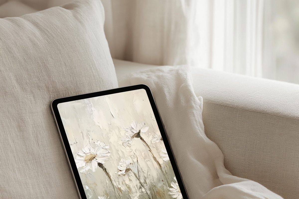Daisies in Dreamy Dance vintage iPad wallpaper with warm dreamy floral tones