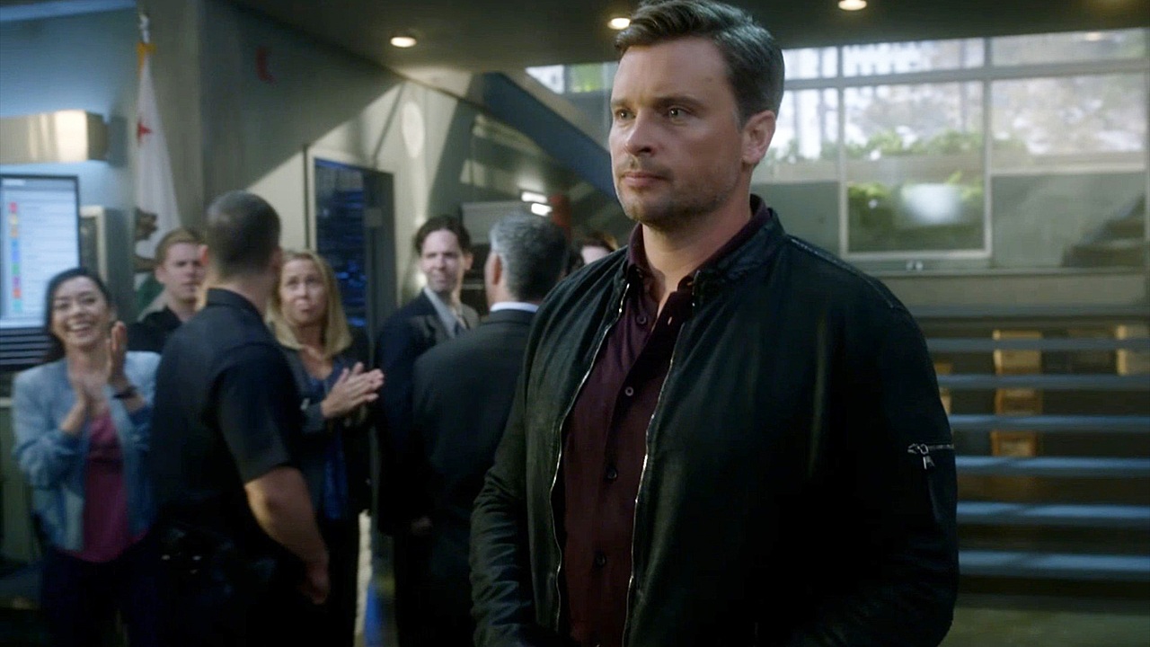 S3ep01 Lieutenant Marcus Pierce Arrives At The Precinct