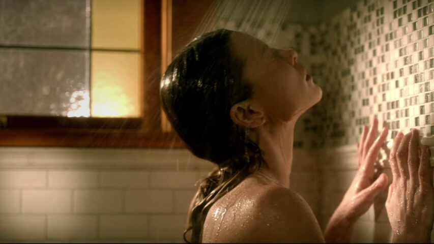s1ep04-chloe-in-shower
