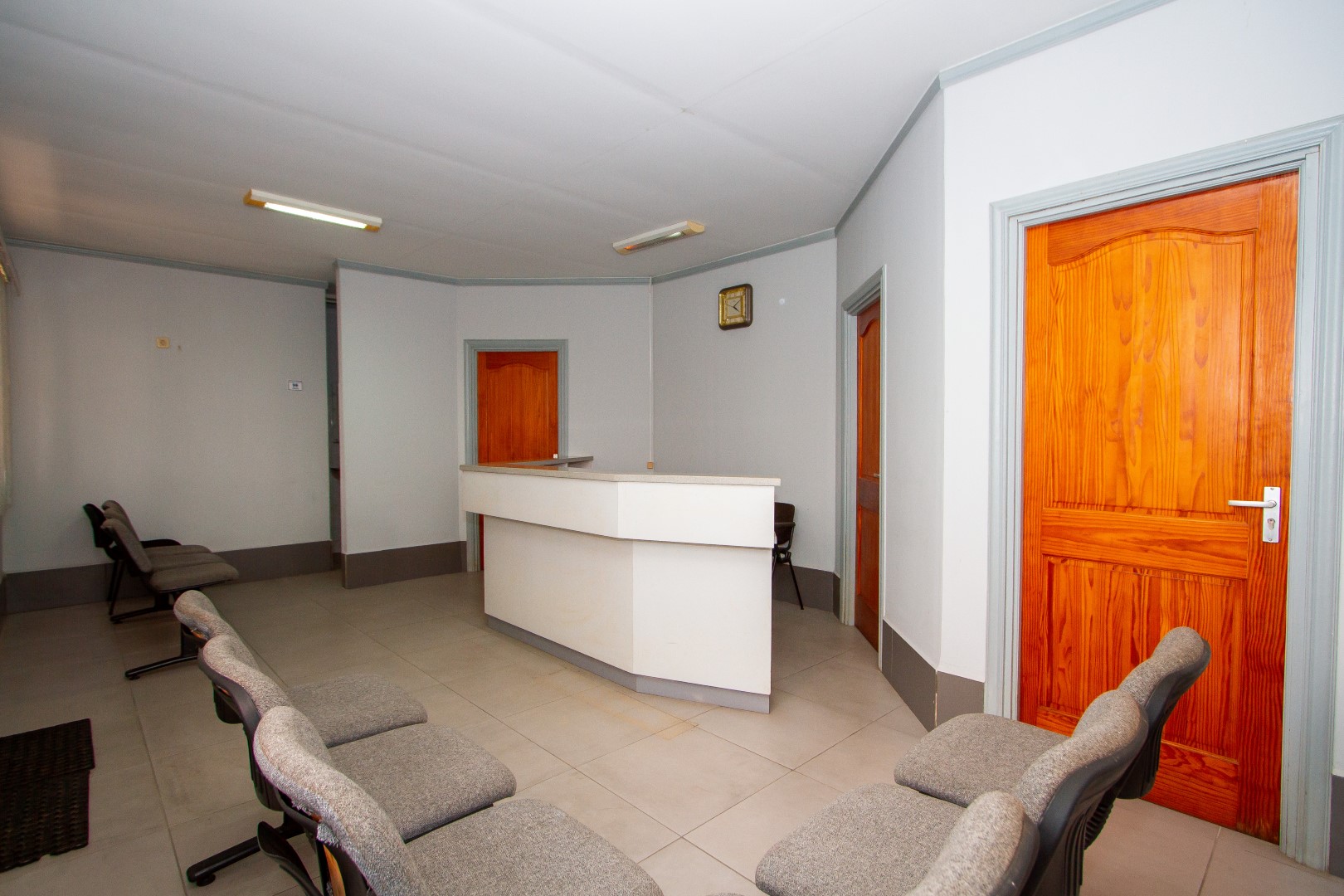 Hoek-Dr.-H.C.-van-Ommerenstraat-en-Selly-Fernandesstraat-10a-Paramaribo-Suriname-Sugroed-Makelaardij-N.V-2.jpg