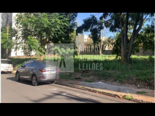 Terreno com 3.085m²