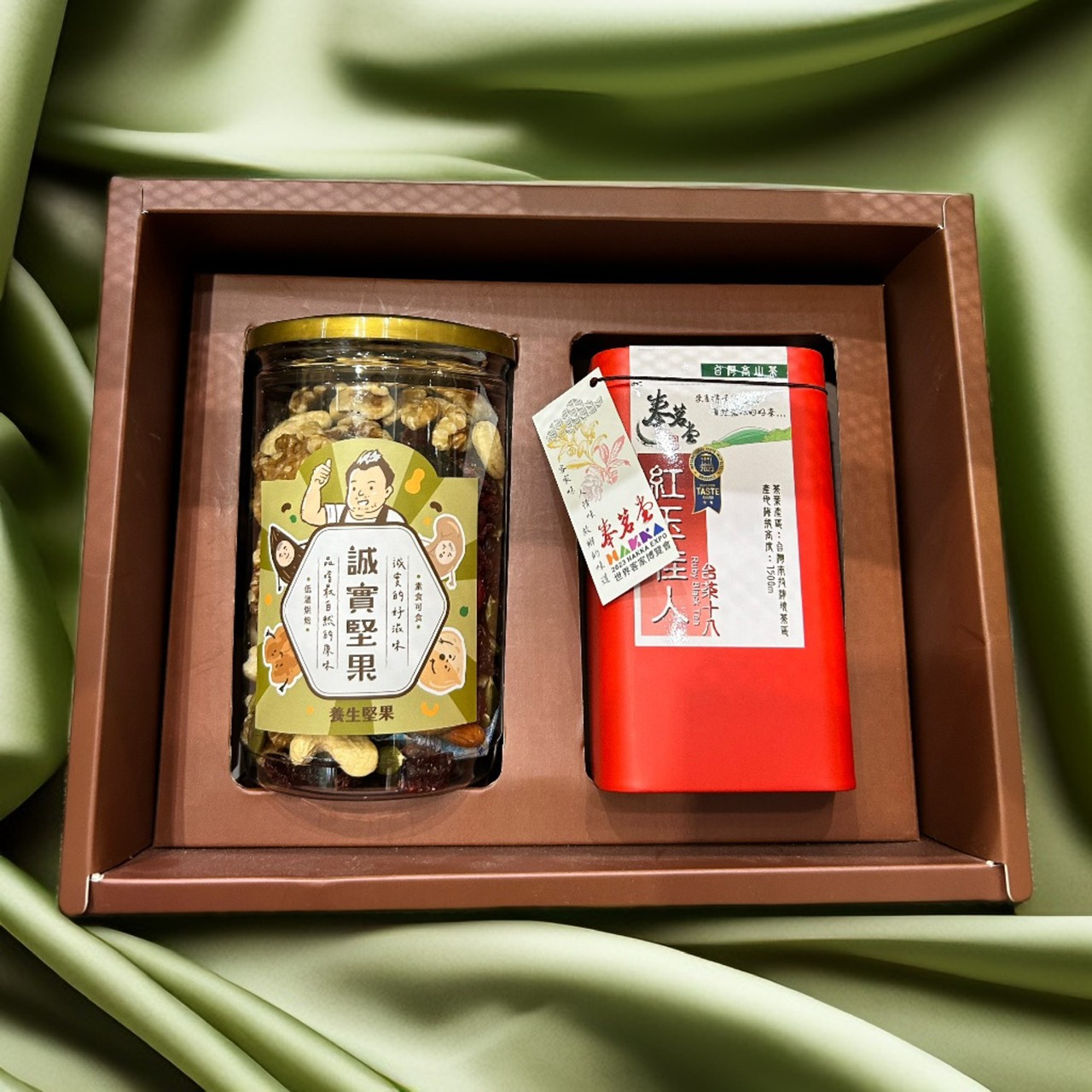 誠實堅果搭配紅茶品禮盒