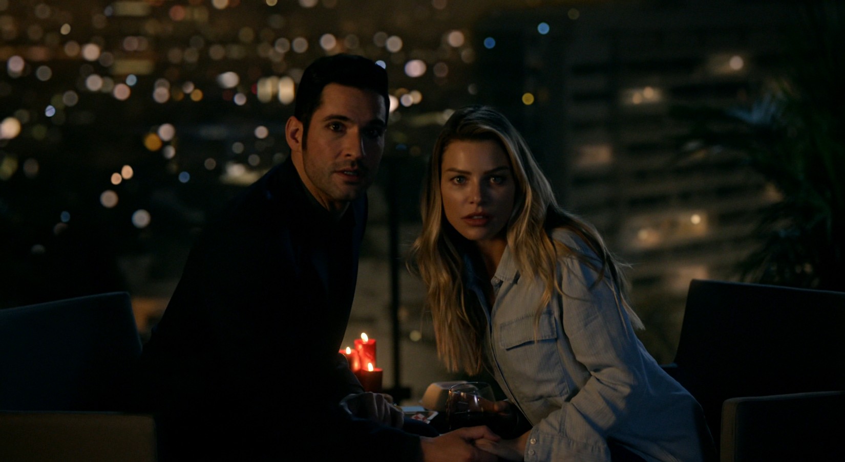 s2ep11-lucifer-and-chloe-about-to-kiss
