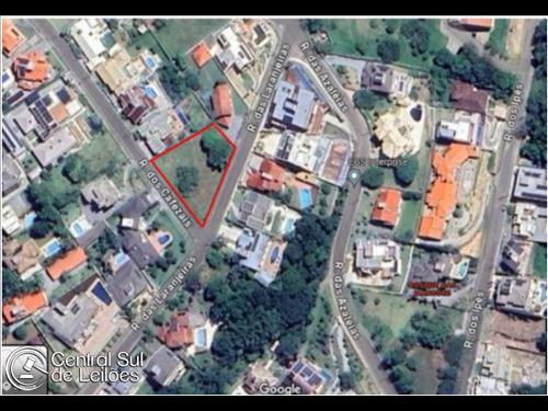 Terreno de esquina com área de 1.233,20m², no Lot. Bosque das Mansões, no Município de São José/SC