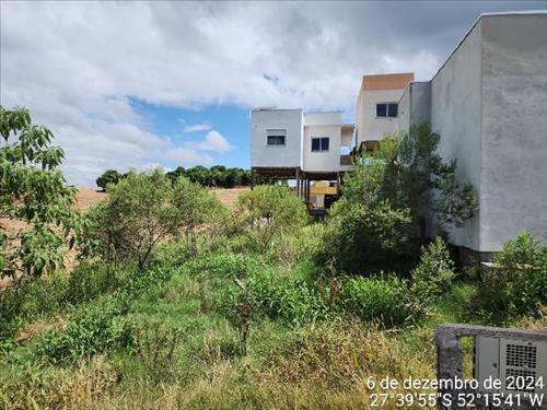 Terreno          -   - 214,64m2