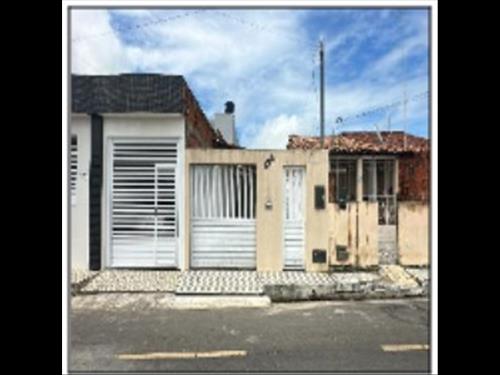 Casa             -   - 82,00m2