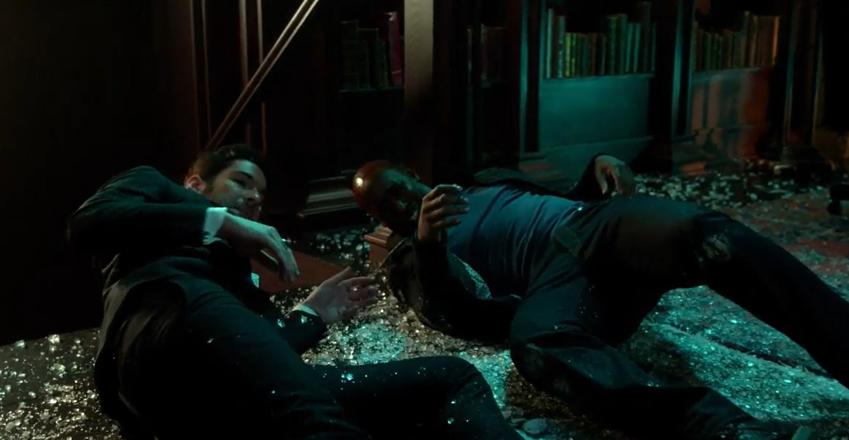 s1ep12-lucifer-amenadiel-fight