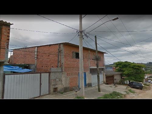 TERRENO COM 2 RESIDÊNCIAS EDIFICADAS