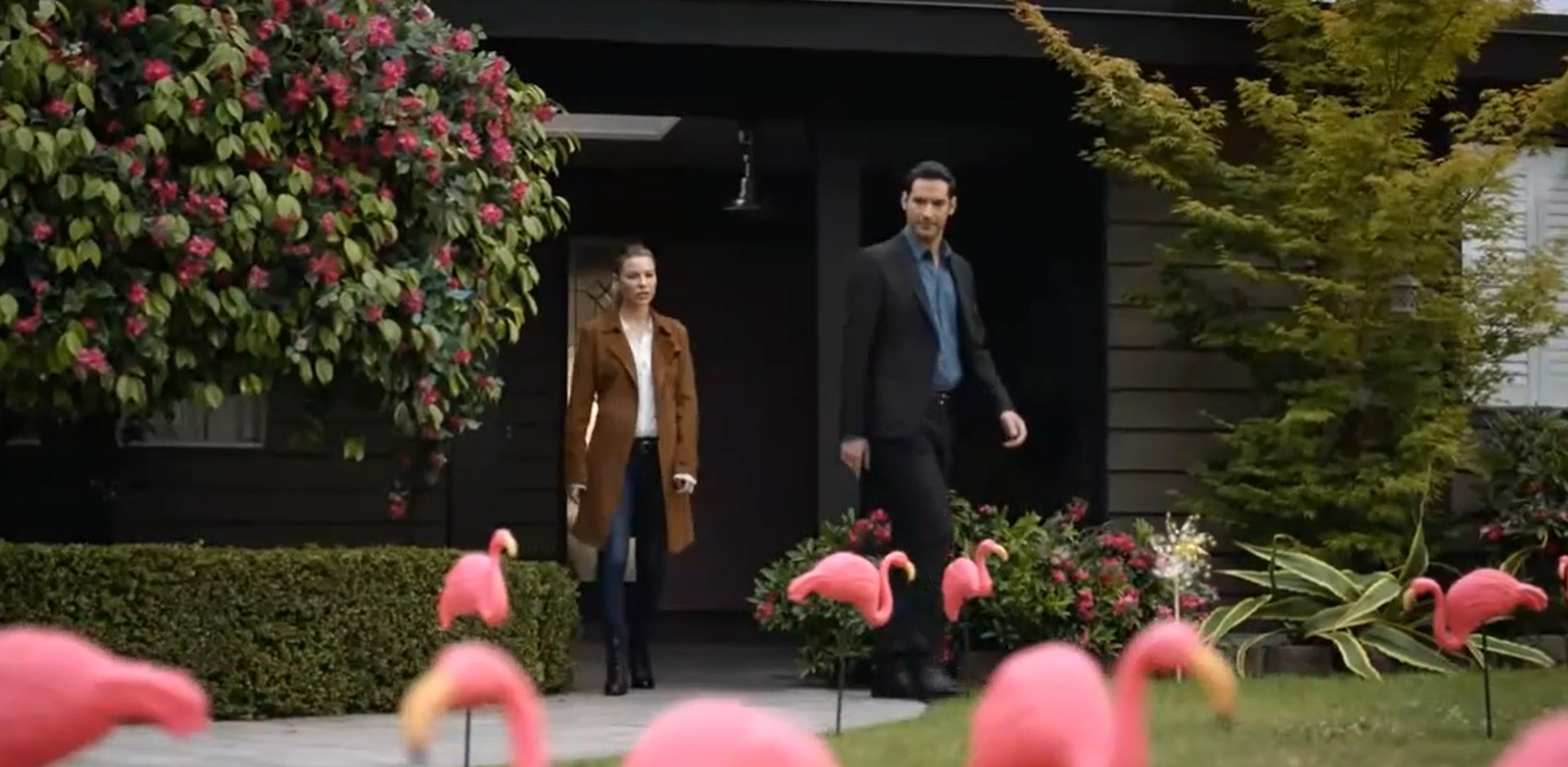 s2ep01-lucifer-chloe-and-flamingo-army