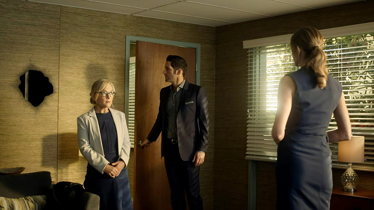 S2ep18 Lucifer Discovers The Goddess Is Bleeding Light