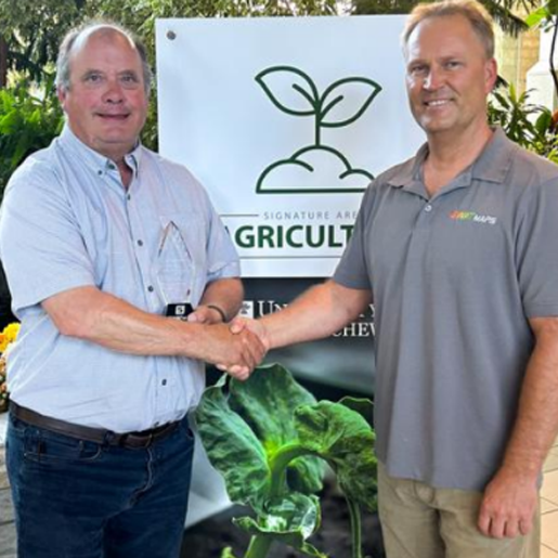 Dr Jeff Schoenau receives Inaugaural Les Henry Award