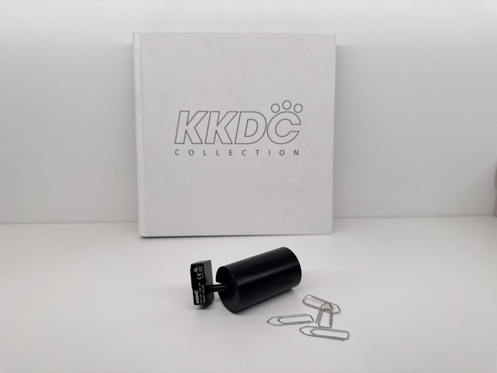 Mini Magnet — magnetic mounting shown with paperclips