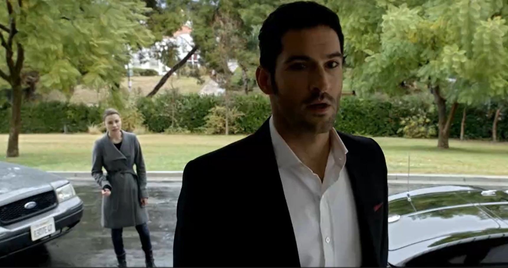 s1ep12-lucifer-and-chloe-outside-church