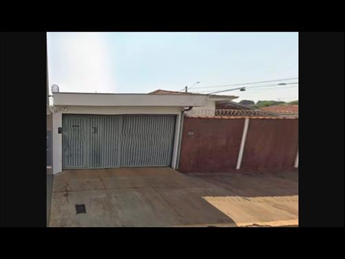 Batatais-SP. Vila Cruzeiro. Rua São Paulo, 1.412, esquina c/ a Rua Pernambuco. C...