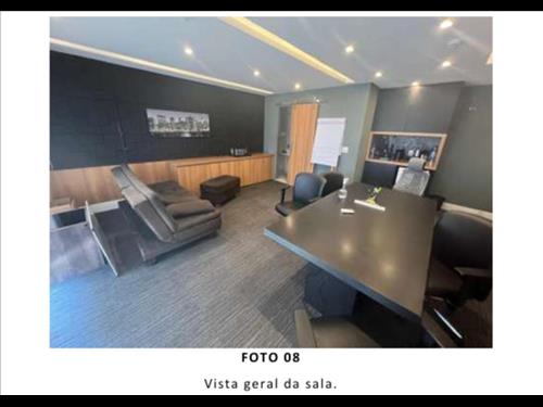LOTE 001        Direitos sobre Escritório no Edifício Clav...