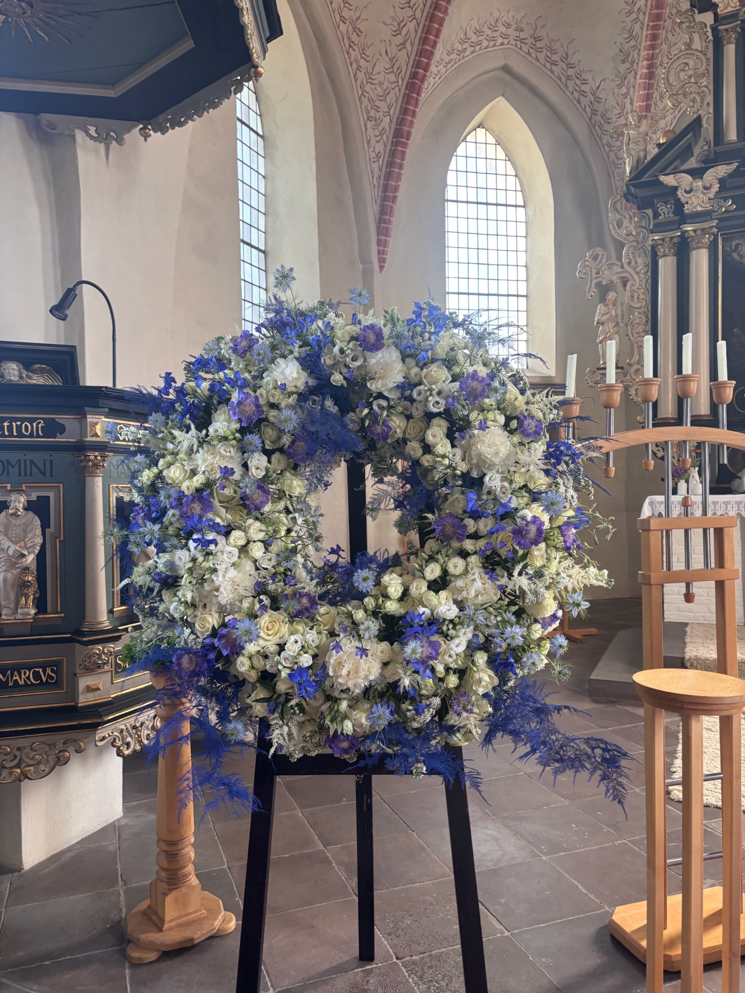 Persönliches florales Arrangement für einen Abschied