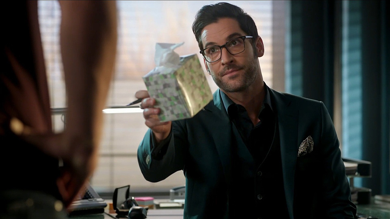 S3ep13 Lucifer Tries To Be A Therapist To Pierce