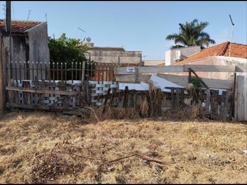 Terras com a área de 302,16m², contendo benfeitoria residencial com área de 83,99 m², Maringá/PR
