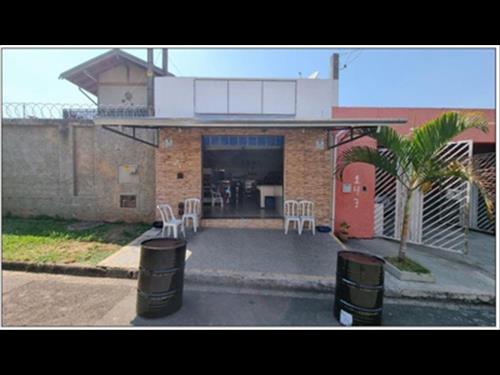 Terreno com área de 1000m² é composto por múltiplas edificações área de 250,00m² Rua Aristides Balb...