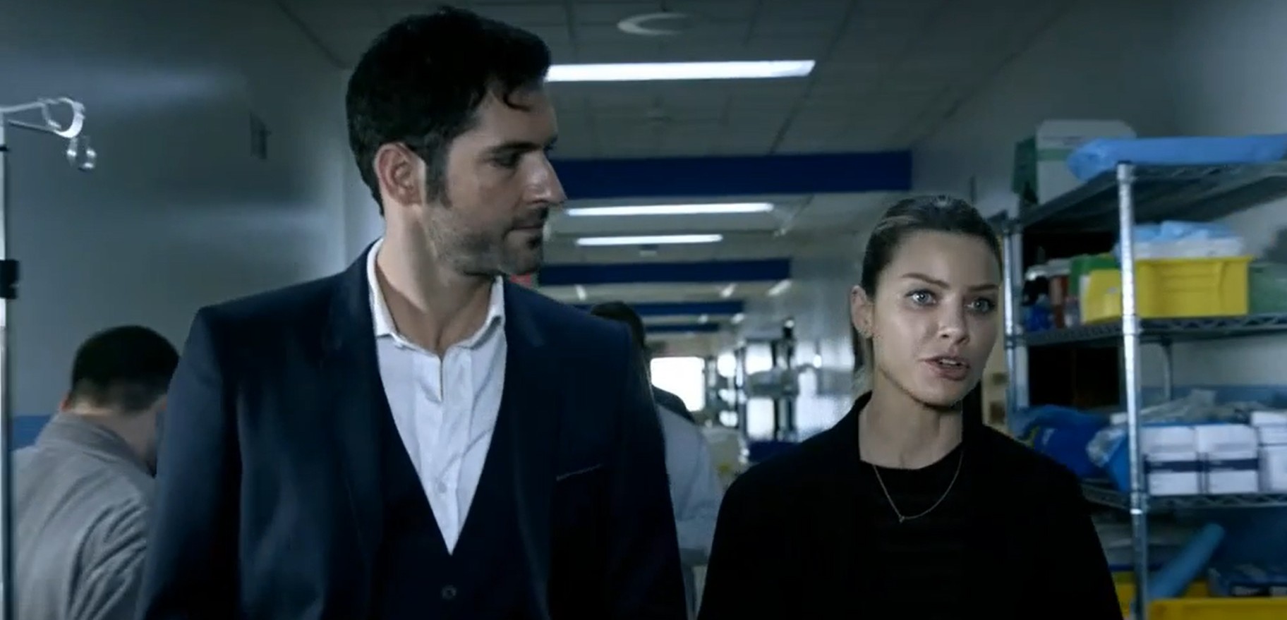 s2ep06-lucifer-punches-dan-in-hospital