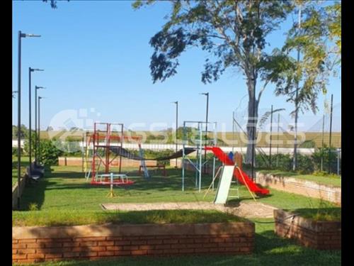 Terreno com 1.000,00m² A.P., 1.319,45481m² A.T.