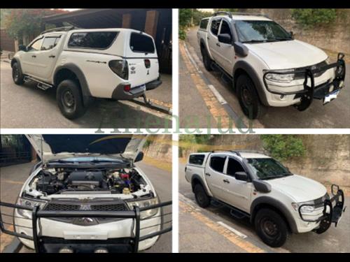 Um veículo MMC L200 Triton Savana 2017/2018 (branco)