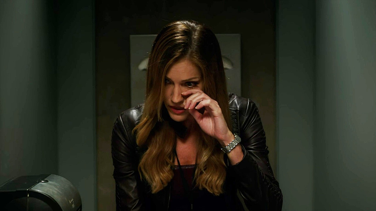 S3ep09 Charlotte Cries In The Bathroom