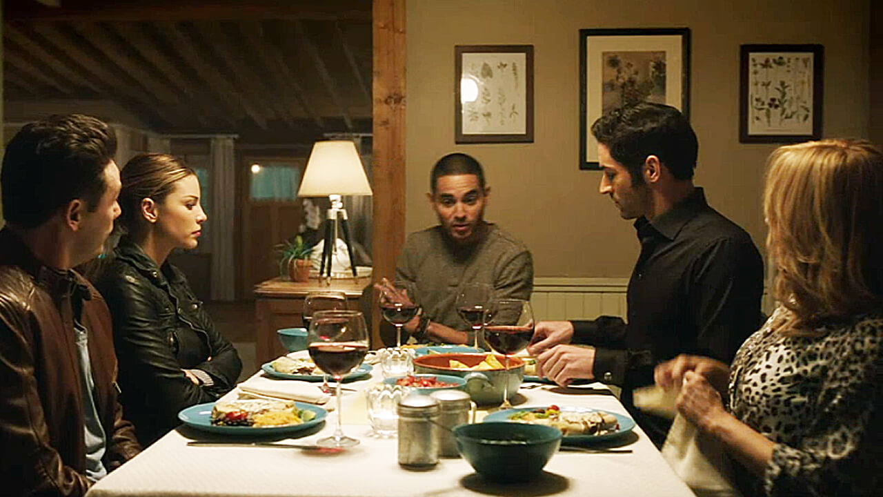 s1ep10-family-dinner