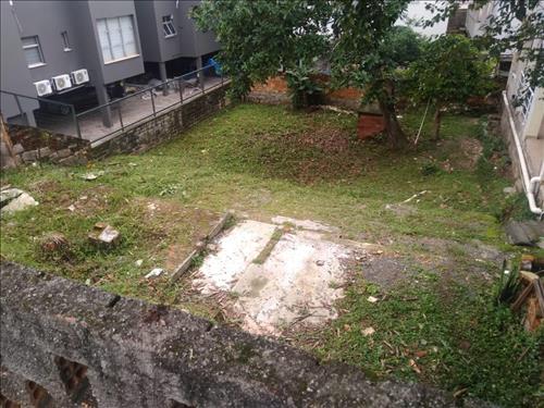 Terreno Urbano de 220.00 M2, com Casa de Madeira, Situado, na Rua nº 42, lote nº 74, em Criciúma - ...