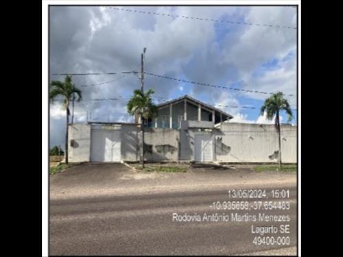 Casa             -   - 898,88m2