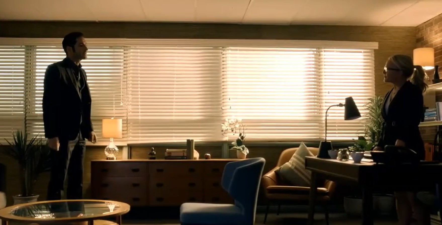 s2ep01-lucifer-apologizes-to-dr-linda